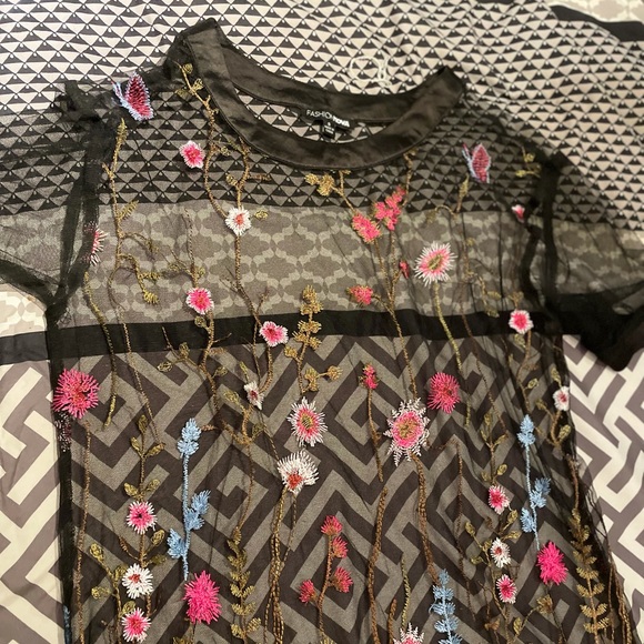 Fashion Nova floral transparent top (cover up) size US S. - Picture 3 of 5